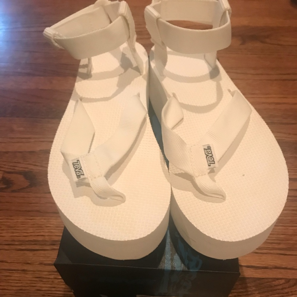 Teva Flatform Universal- brand new